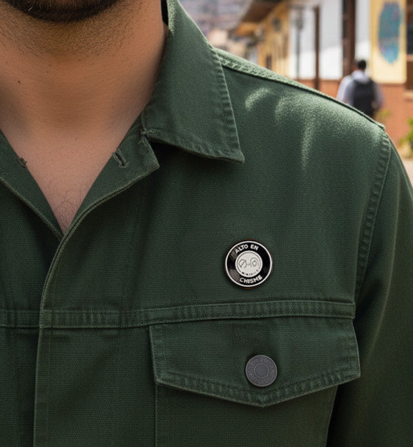 Pin Metálico Alto en Chisme