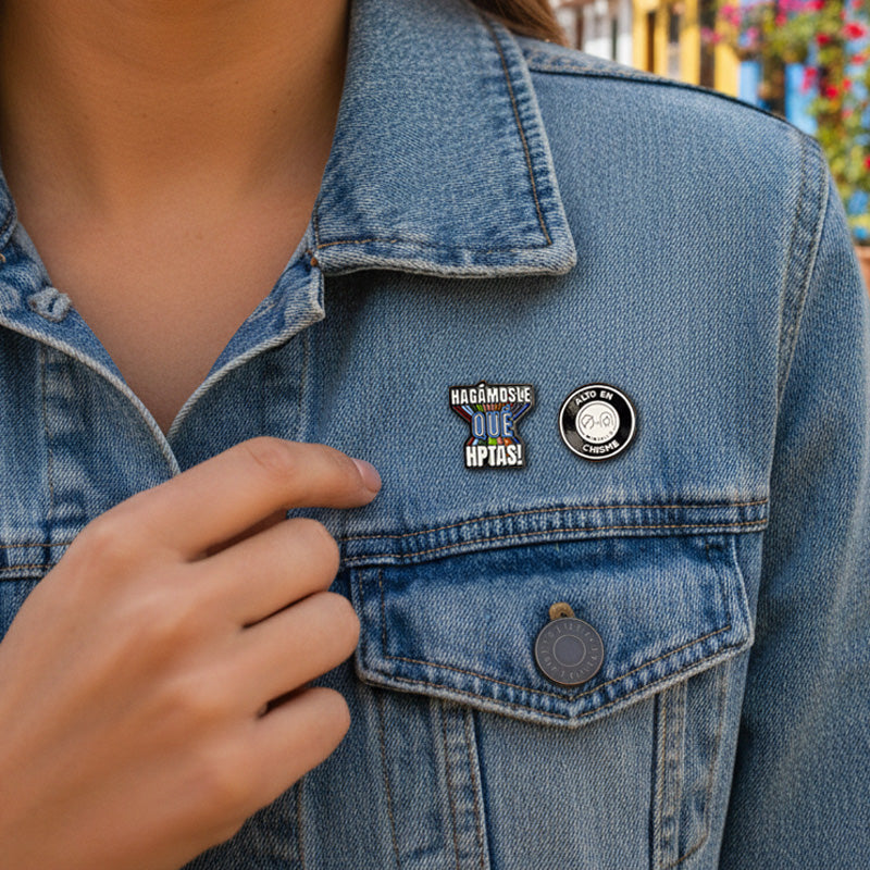 Pin Metálico Hagámosle qué HPTAS!